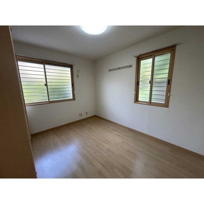 物件内観写真8　(居室)