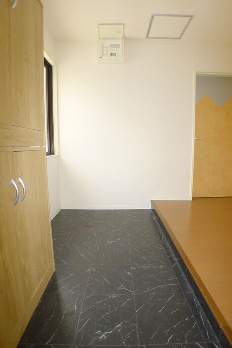 物件内観写真7　(玄関)