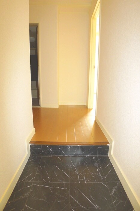 物件内観写真17　(玄関)