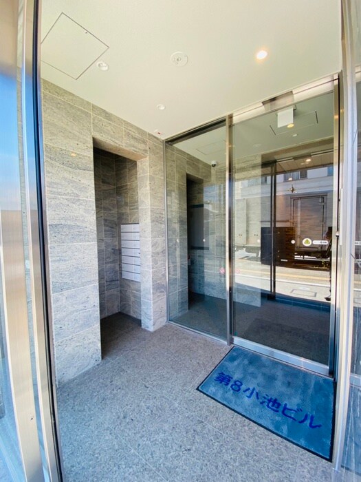 物件外観写真3　(エントランス部分)