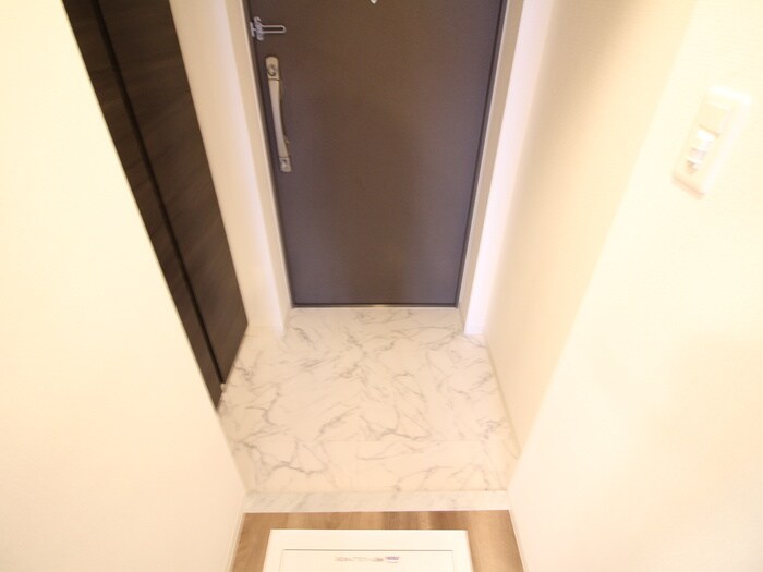 物件内観写真7　(玄関)