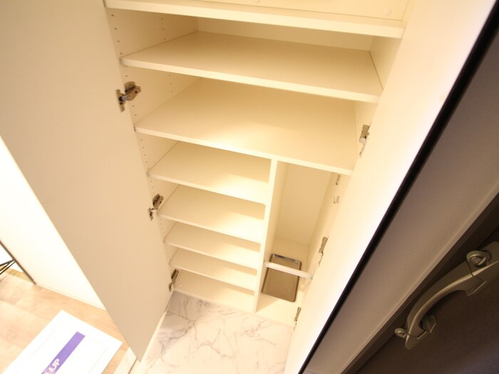 物件内観写真8　(靴箱)