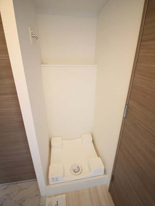 物件内観写真16　(洗濯機置場)