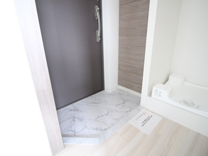 物件内観写真17　(玄関)