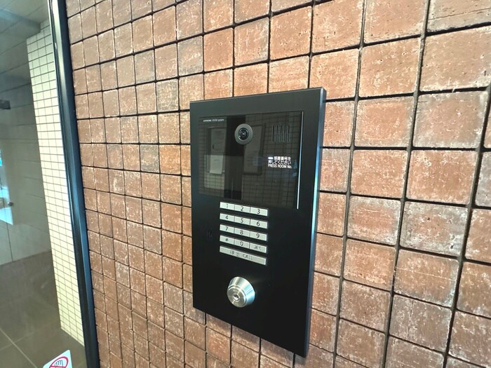 物件外観写真4　(エントランス部分)