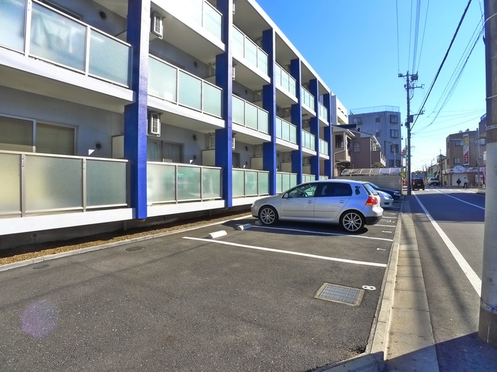 物件外観写真4　(駐車場)