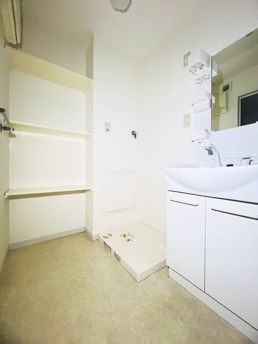 物件内観写真16　(洗濯機置場)