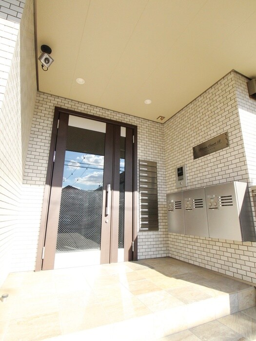 物件外観写真2　(エントランス部分)