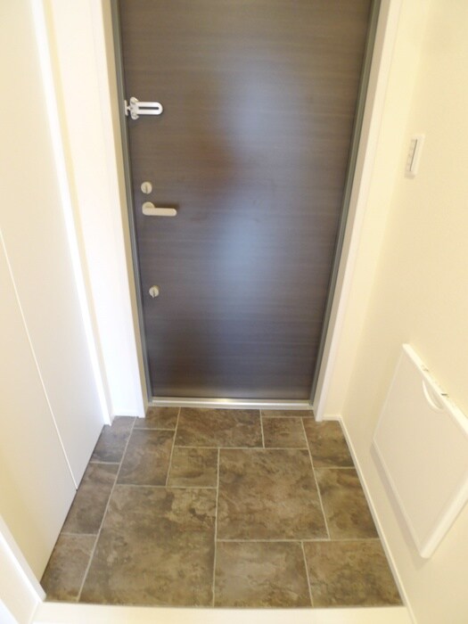 物件内観写真7　(玄関)