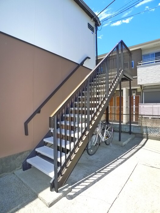 物件外観写真5　(エントランス部分)