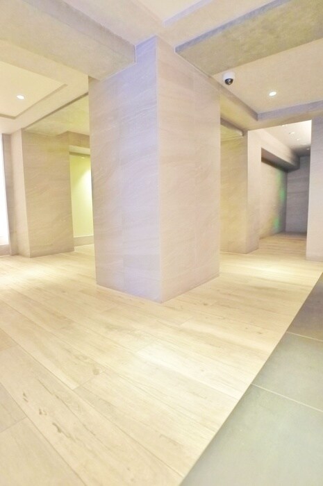 物件外観写真4　(エントランス部分)