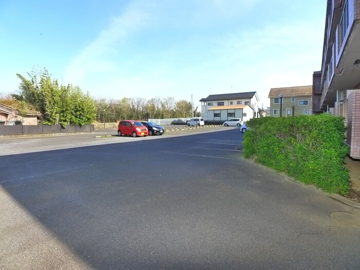 物件外観写真5　(駐車場)