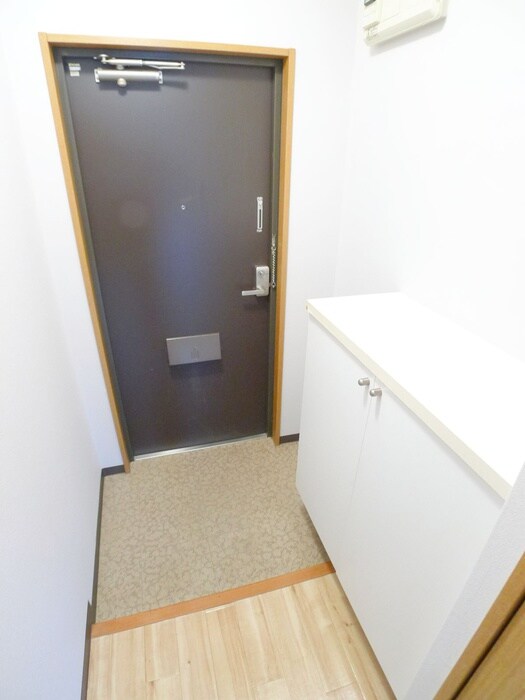 物件内観写真16　(玄関)