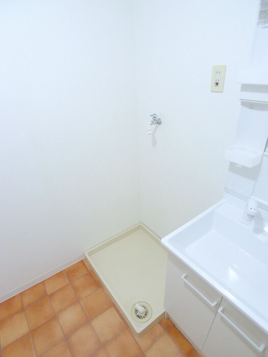 物件内観写真18　(洗濯機置場)