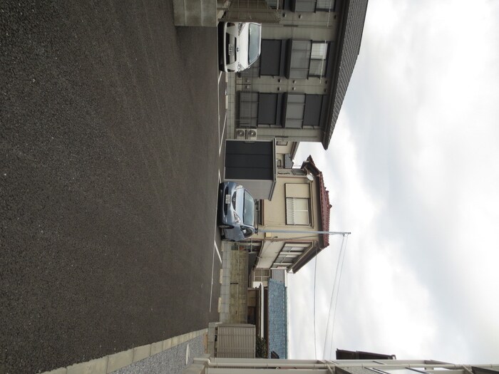 物件外観写真5　(駐車場)