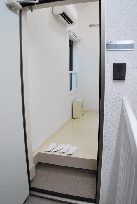 物件内観写真5　(玄関)