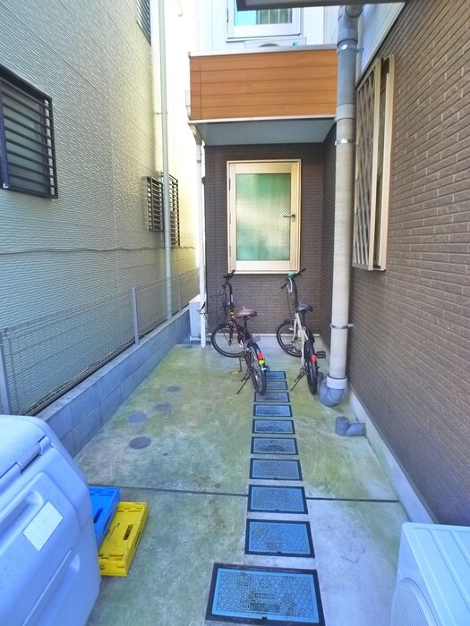 物件外観写真4　(駐輪場)