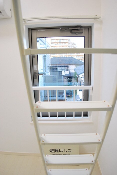 物件内観写真10　(室内からの展望)