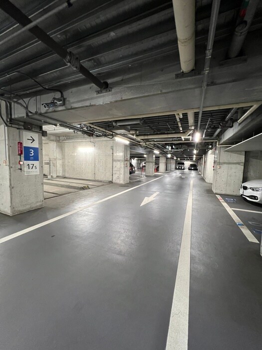 物件外観写真4　(駐車場)