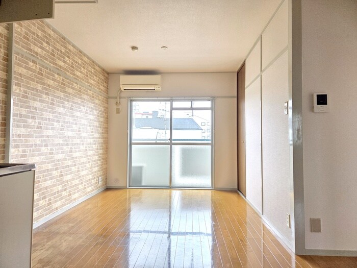 物件内観写真8　(室内からの展望)