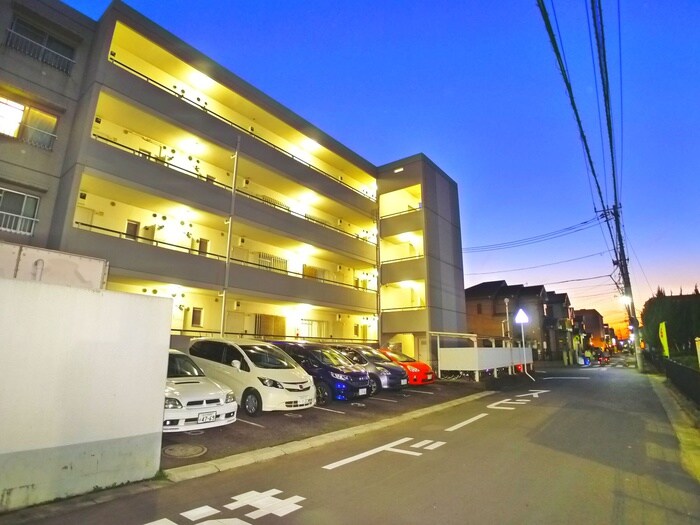 物件外観写真6　(駐車場)