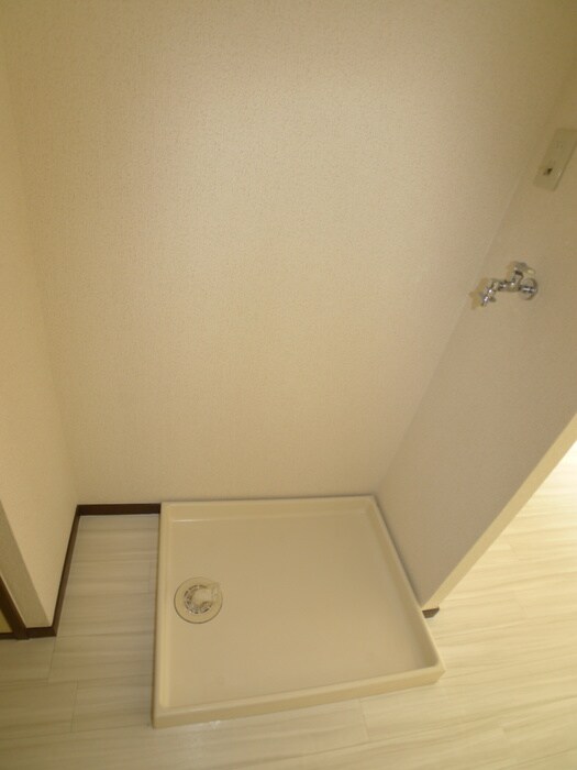 物件内観写真7　(洗濯機置場)