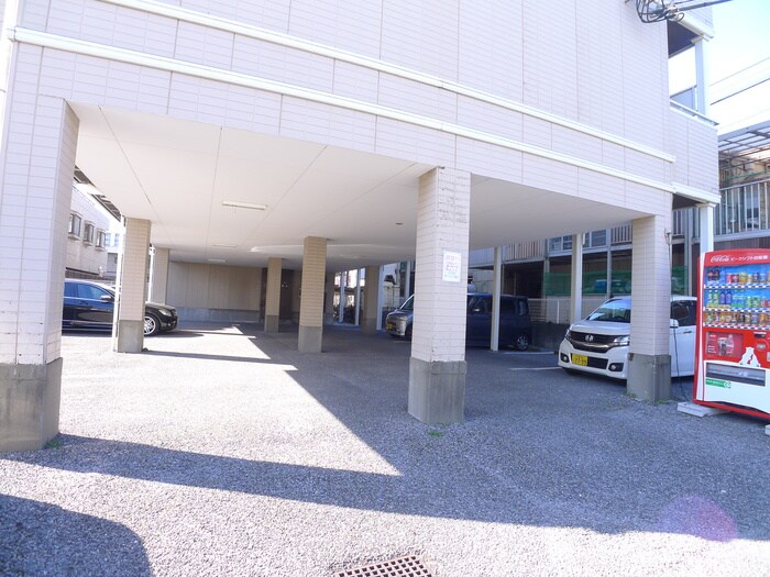 物件外観写真3　(駐車場)