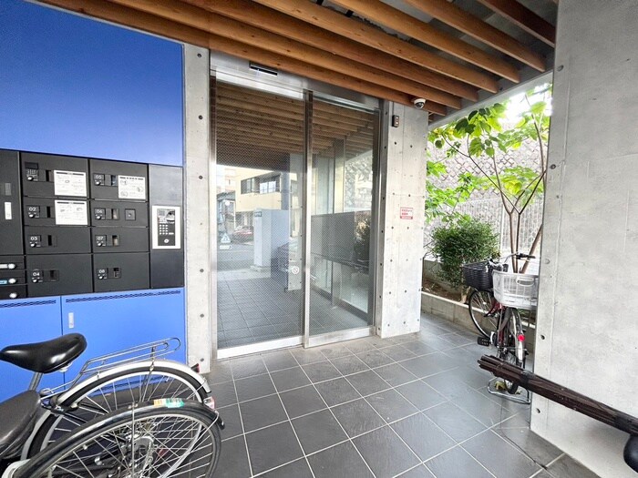 物件外観写真6　(エントランス部分)