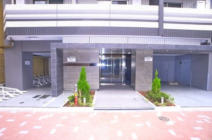 物件外観写真3　(エントランス部分)