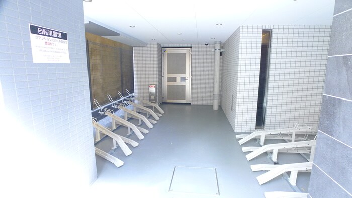 物件外観写真4　(駐輪場)