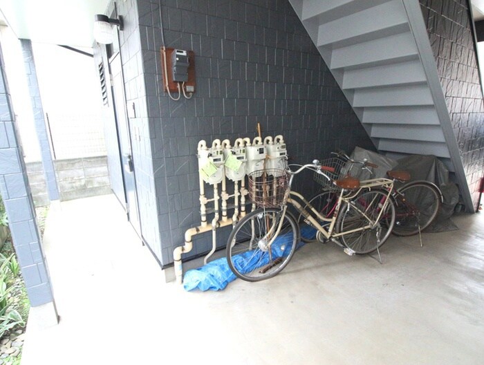 物件外観写真5　(駐輪場)