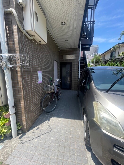 物件外観写真6　(エントランス部分)