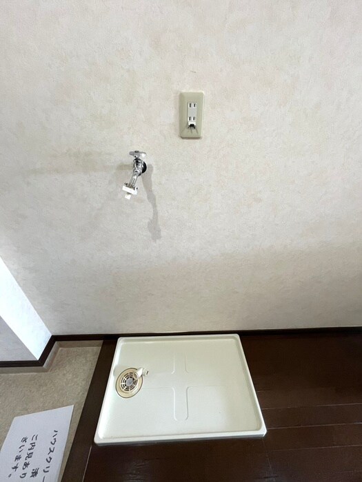 物件内観写真18　(洗濯機置場)