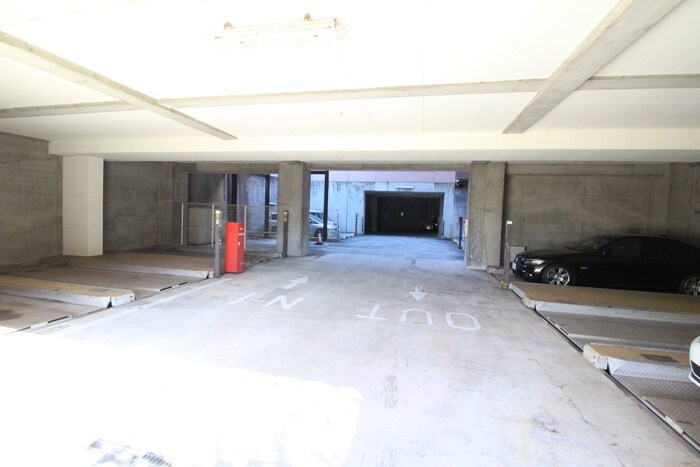 物件外観写真3　(駐車場)