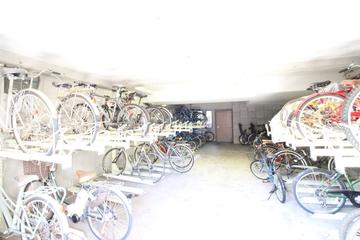 物件外観写真4　(駐輪場)