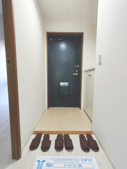 物件内観写真10　(玄関)