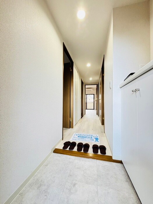 物件内観写真11　(玄関)