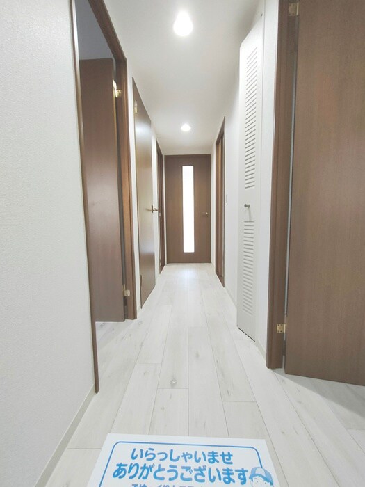 物件内観写真11　(廊下)