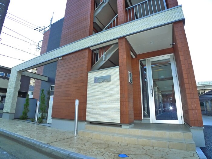 物件外観写真3　(エントランス部分)