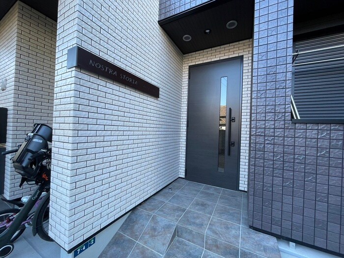 物件外観写真5　(エントランス部分)