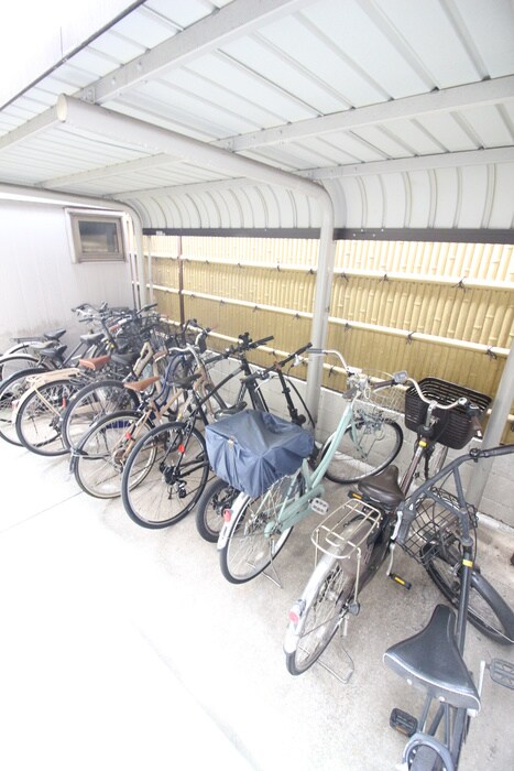 物件外観写真2　(駐輪場)