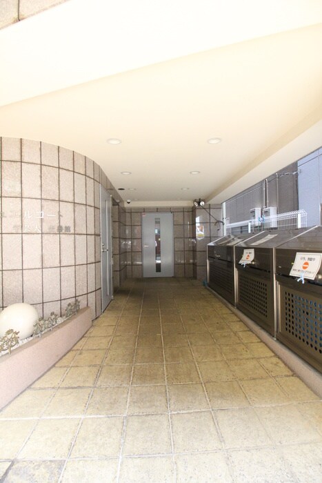 物件外観写真6　(エントランス部分)