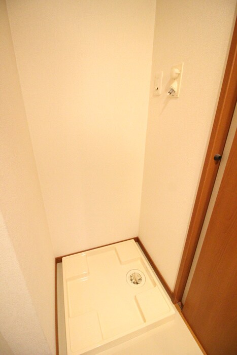 物件内観写真14　(洗濯機置場)