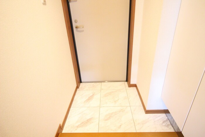 物件内観写真15　(玄関)