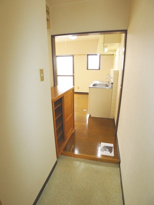 物件内観写真4　(玄関)