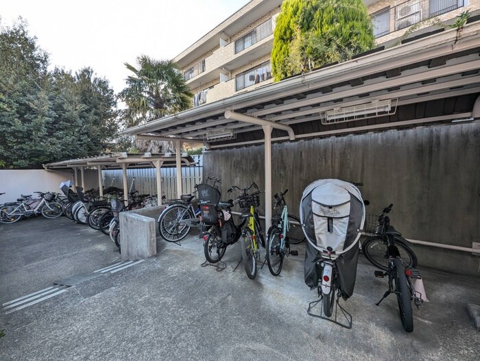 物件外観写真5　(駐輪場)