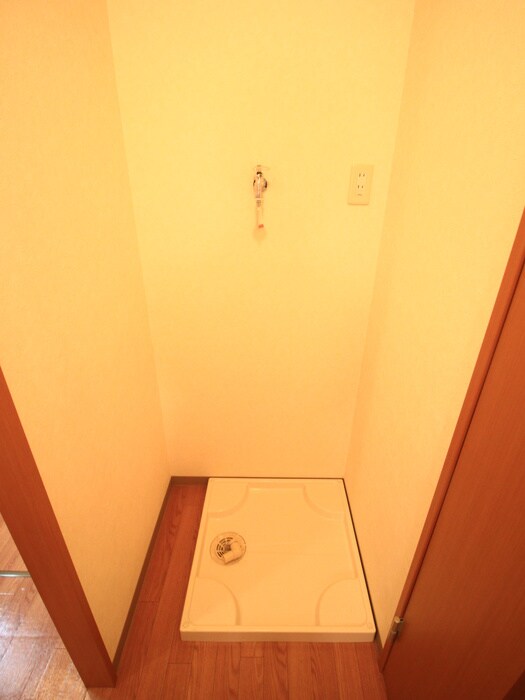 物件内観写真11　(洗濯機置場)