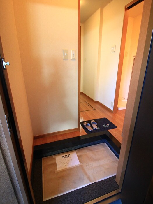 物件内観写真12　(玄関)