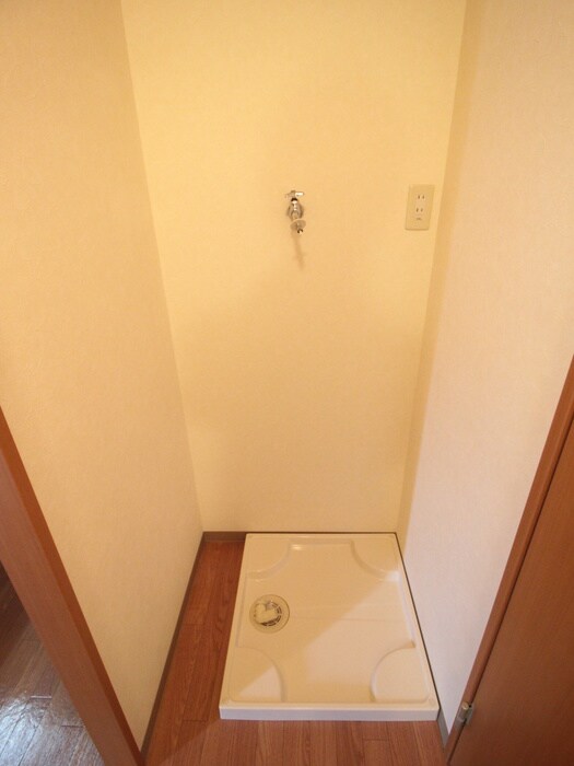 物件内観写真14　(洗濯機置場)