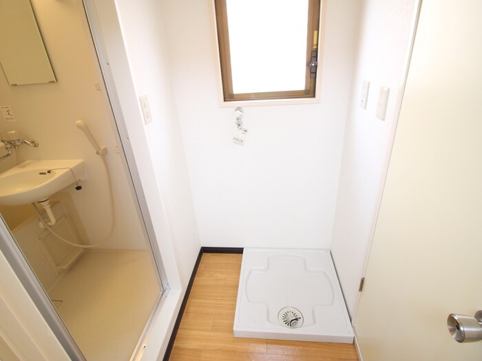 物件内観写真13　(洗濯機置場)